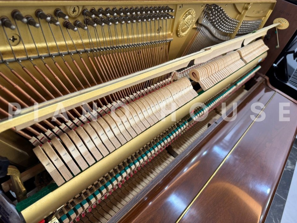 Cận cảnh YAMAHA U10 WnC tại Piano House